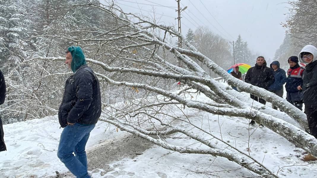 Yağmur, fırtına ve felaket... Kış hızlı geldi! Kar kalınlığı 50 santimetreyi geçti 3